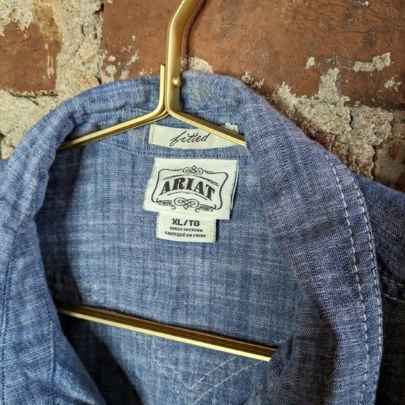 Ariat XL Fitted Blue Long Roll Sleeve Shirt w/ Snap Front & Decorative Stitching - Picture 7 of 13